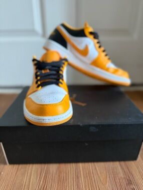 Nike Low Top Orange White Black Sneakers Men’s Size 9.5